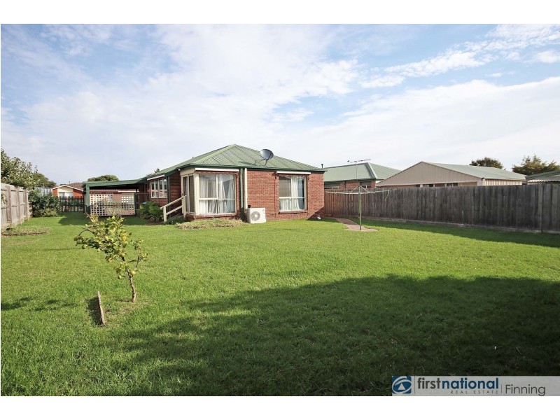 31 Hamilton Drive, Cranbourne North VIC 3977