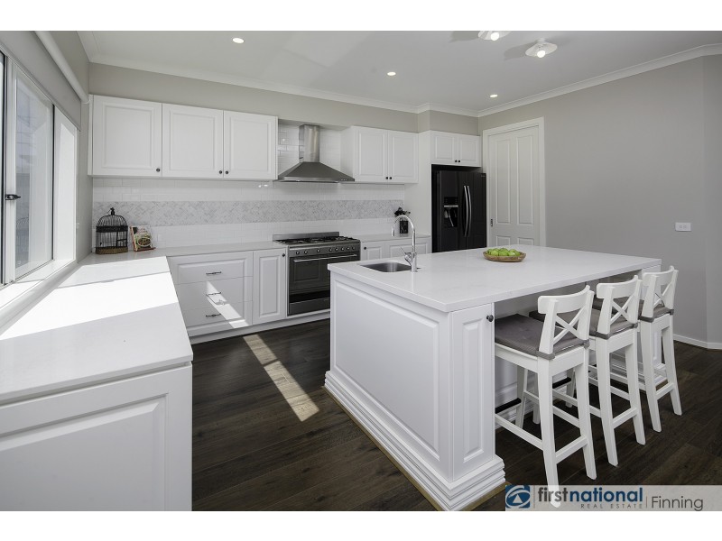 16 Caribbean Circuit, Clyde VIC 3978