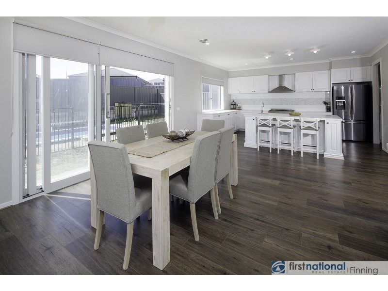 16 Caribbean Circuit, Clyde VIC 3978