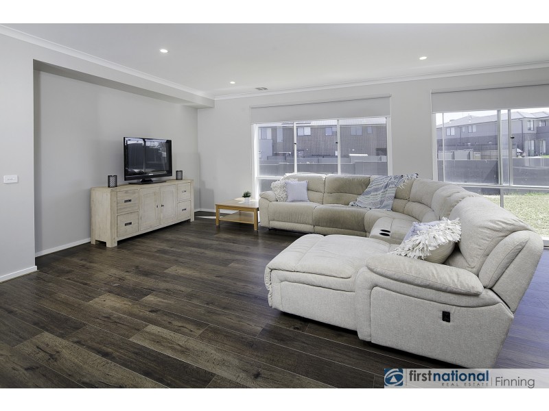 16 Caribbean Circuit, Clyde VIC 3978