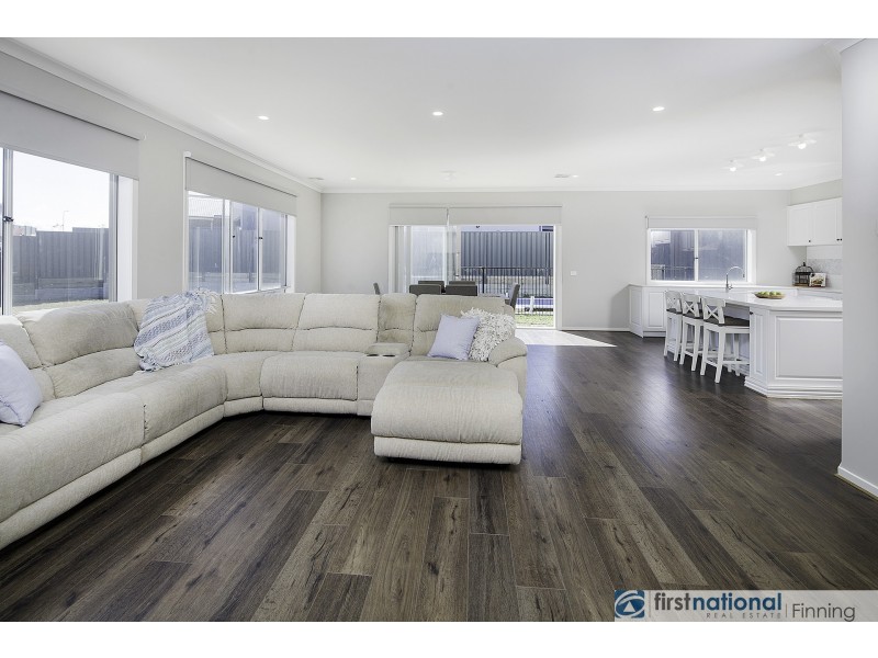 16 Caribbean Circuit, Clyde VIC 3978