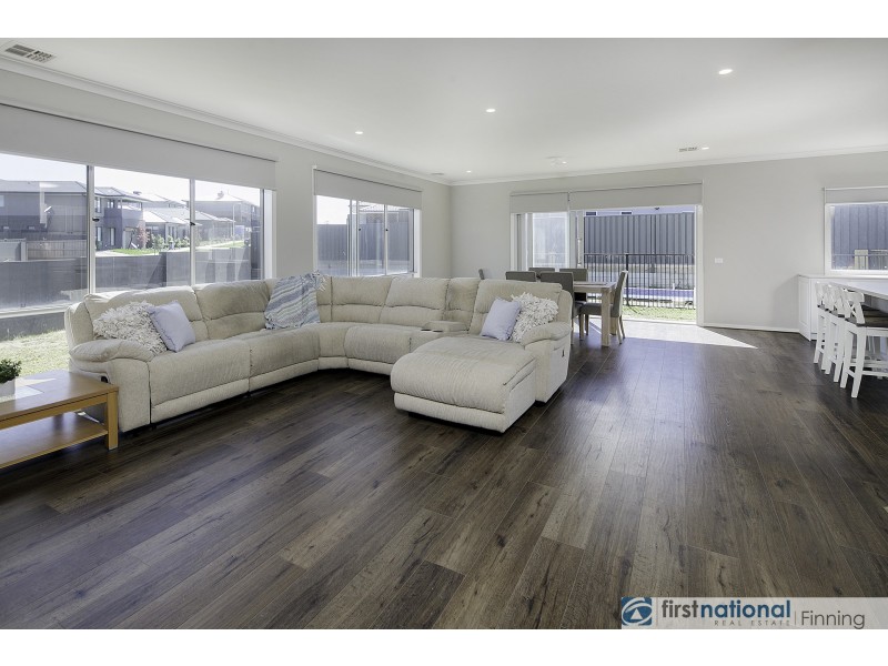 16 Caribbean Circuit, Clyde VIC 3978