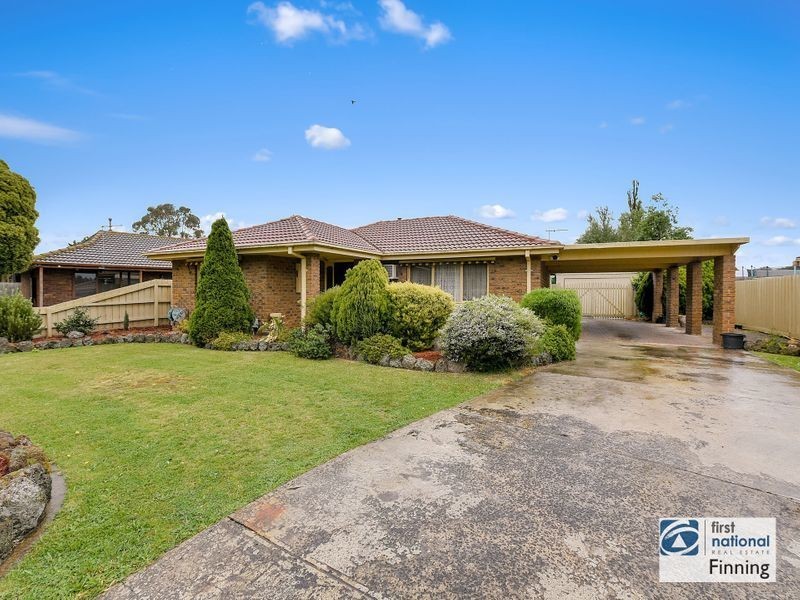 9 Gray Street, Cranbourne North VIC 3977