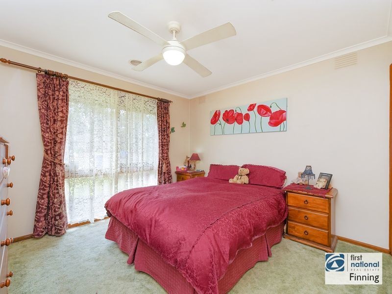 9 Gray Street, Cranbourne North VIC 3977