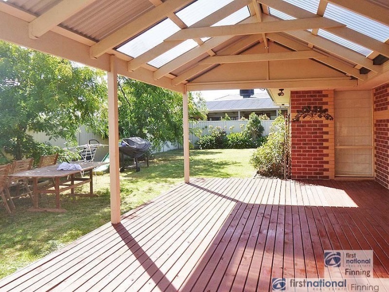 8 Gatehouse Drive, Cranbourne East VIC 3977