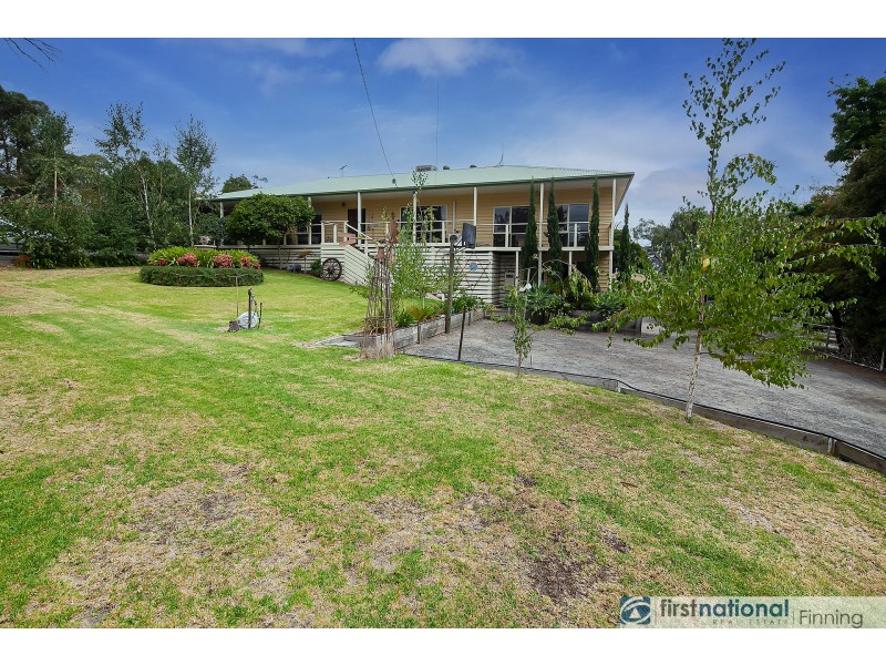 8 Stanhill Drive, Cranbourne South VIC 3977