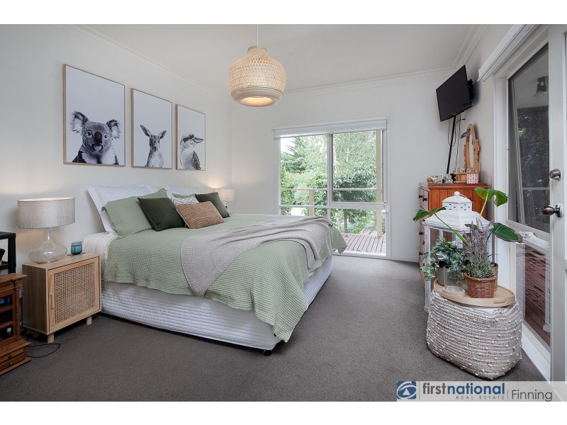 8 Stanhill Drive, Cranbourne South VIC 3977