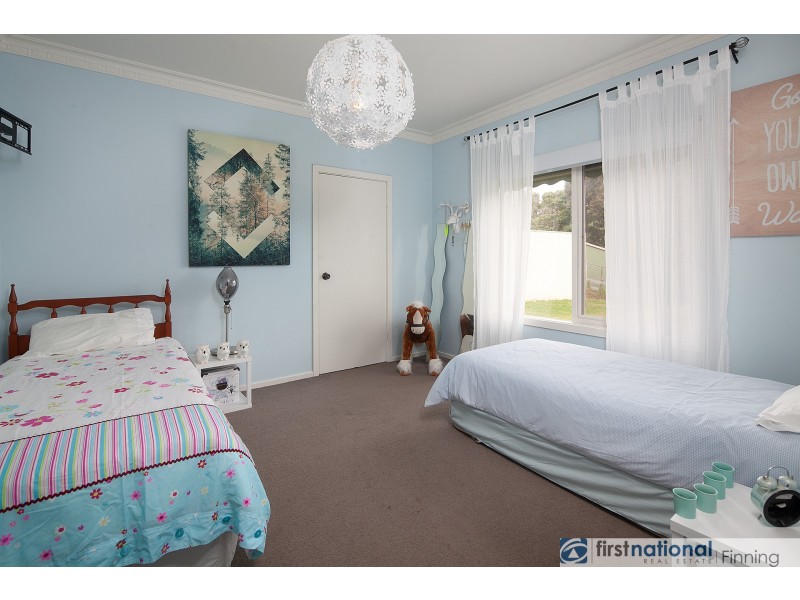 8 Stanhill Drive, Cranbourne South VIC 3977