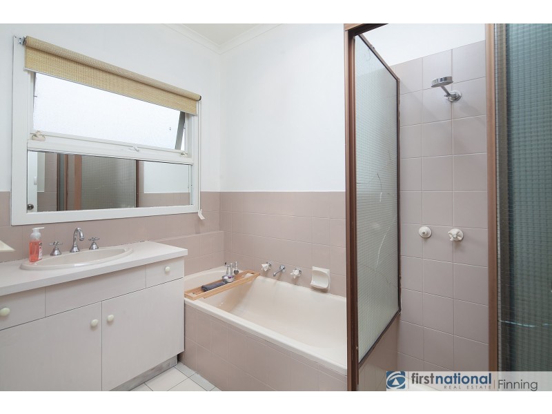 8 Stanhill Drive, Cranbourne South VIC 3977