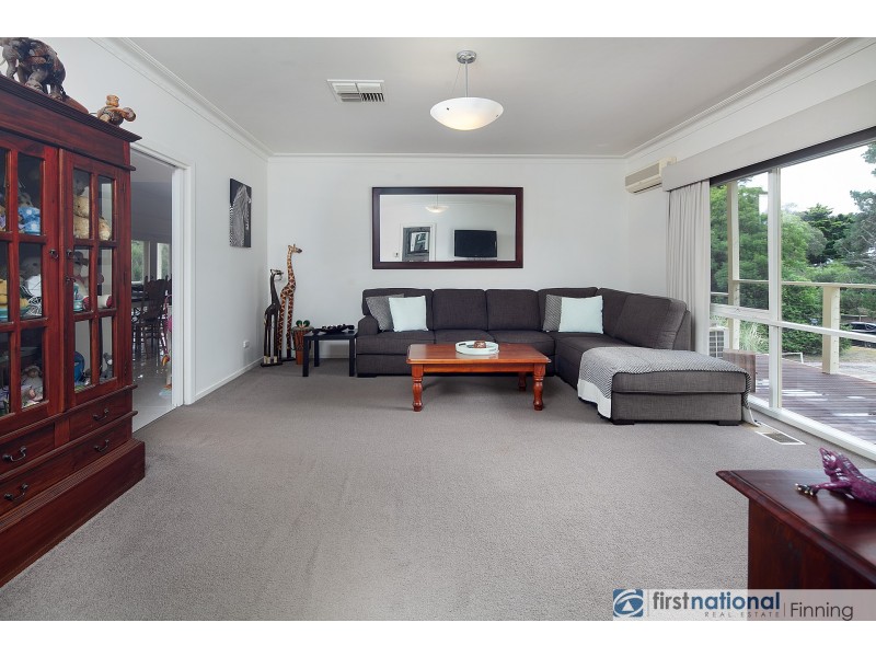 8 Stanhill Drive, Cranbourne South VIC 3977