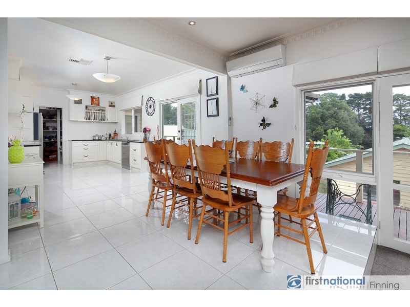 8 Stanhill Drive, Cranbourne South VIC 3977