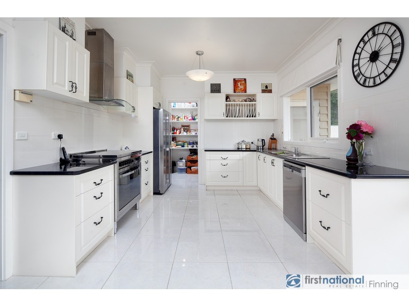 8 Stanhill Drive, Cranbourne South VIC 3977