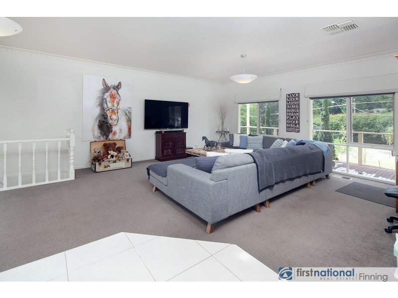 8 Stanhill Drive, Cranbourne South VIC 3977