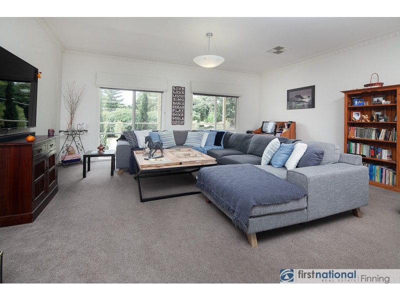 8 Stanhill Drive, Cranbourne South VIC 3977