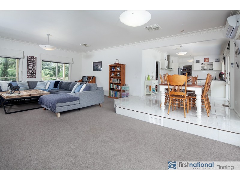 8 Stanhill Drive, Cranbourne South VIC 3977