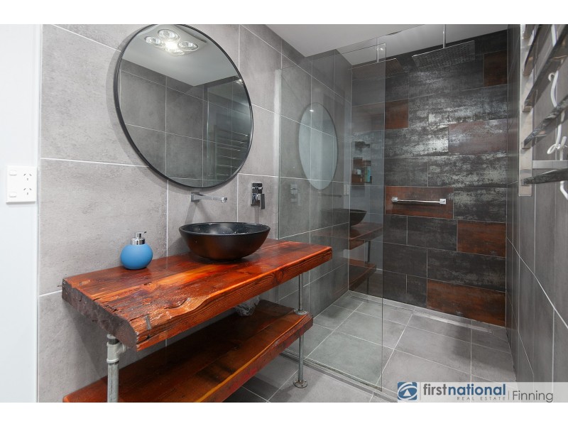 8 Stanhill Drive, Cranbourne South VIC 3977