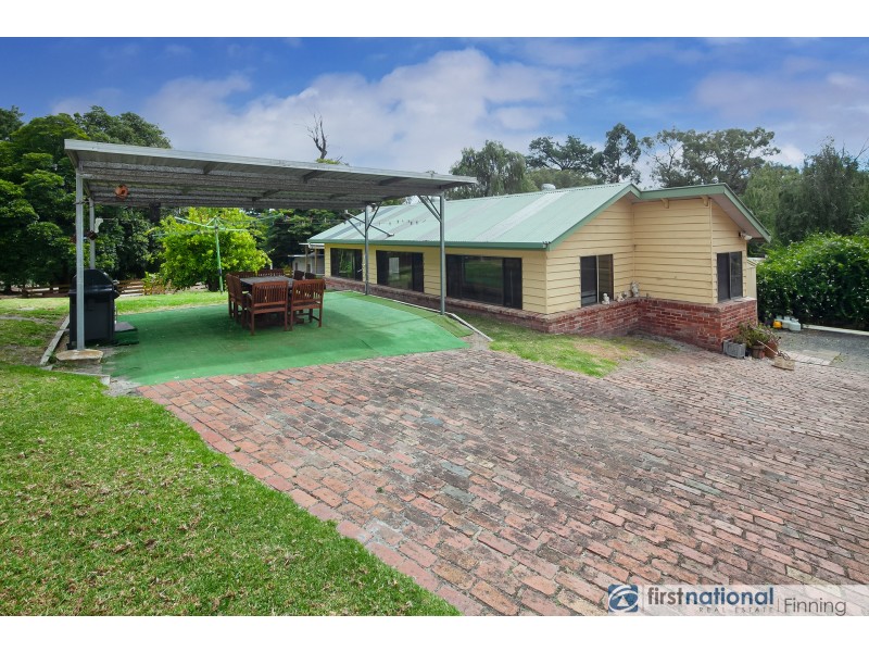 8 Stanhill Drive, Cranbourne South VIC 3977