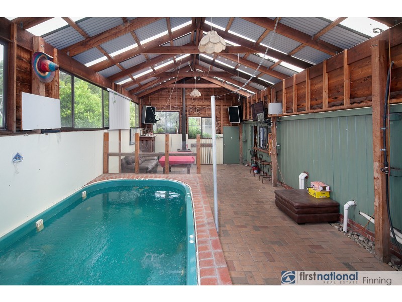 8 Stanhill Drive, Cranbourne South VIC 3977