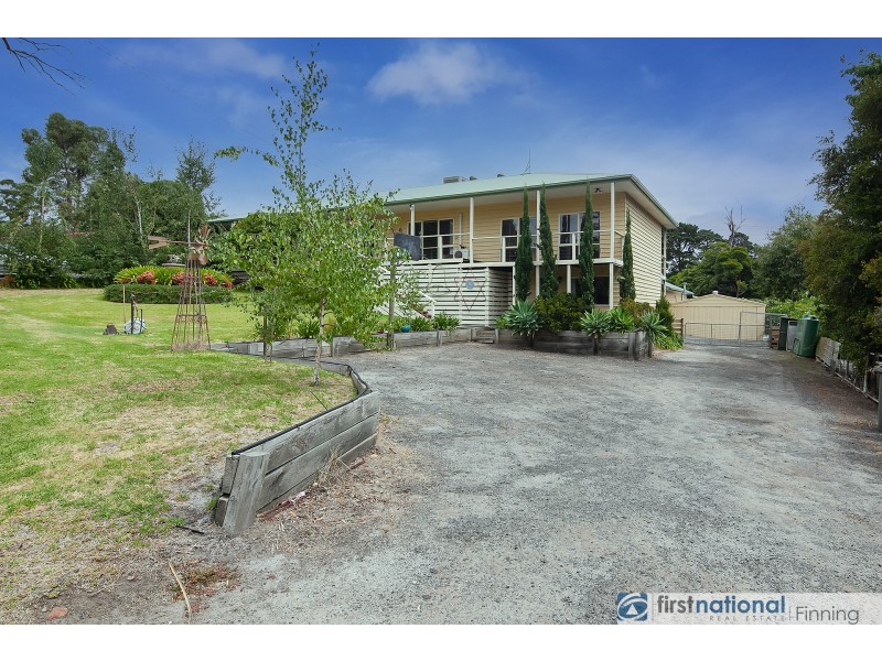 8 Stanhill Drive, Cranbourne South VIC 3977