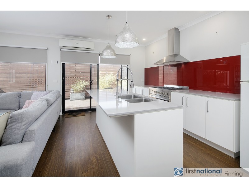 33 Artfield Street, Cranbourne East VIC 3977