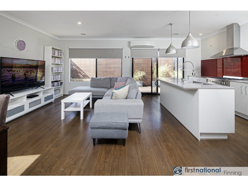 33 Artfield Street, Cranbourne East VIC 3977