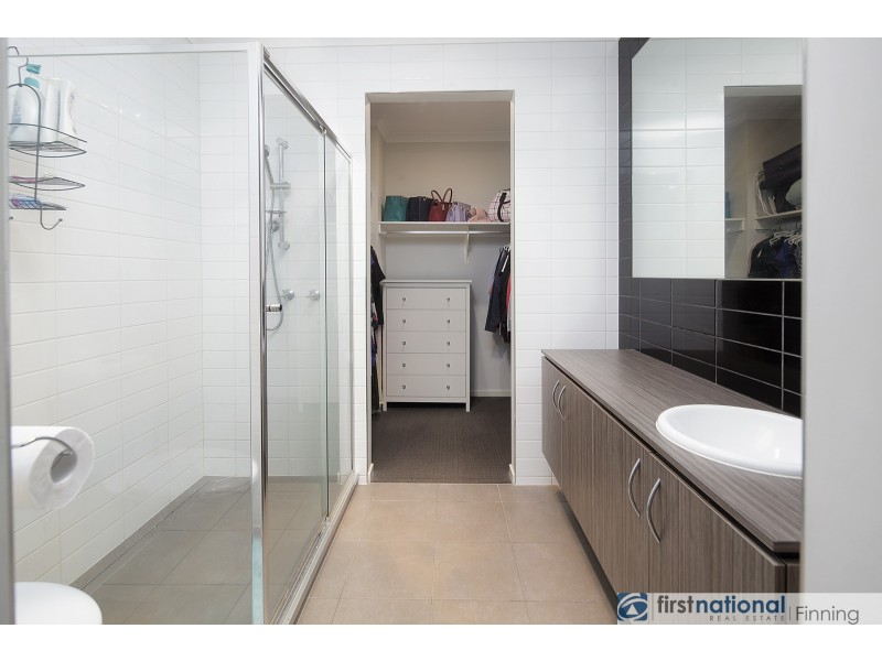 33 Artfield Street, Cranbourne East VIC 3977