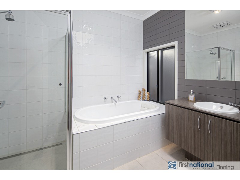 33 Artfield Street, Cranbourne East VIC 3977