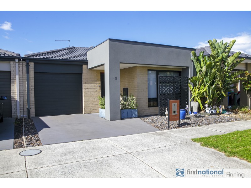 33 Artfield Street, Cranbourne East VIC 3977