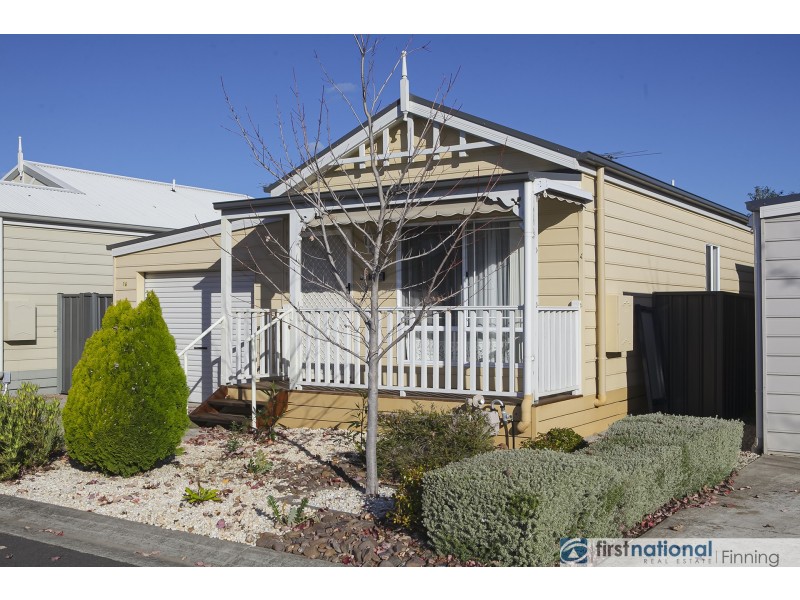 16/2 Cameron Street, Cranbourne East VIC 3977