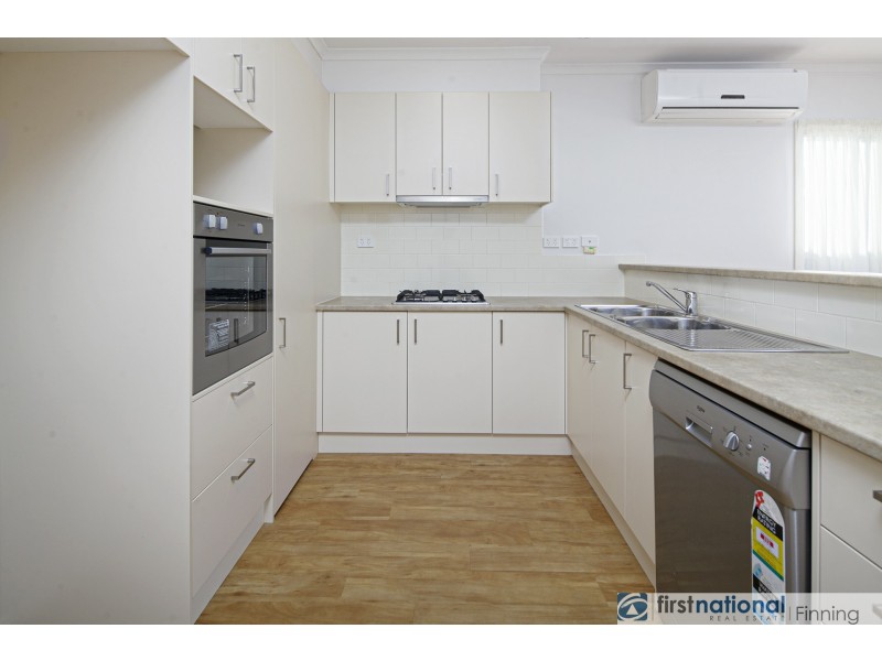 16/2 Cameron Street, Cranbourne East VIC 3977