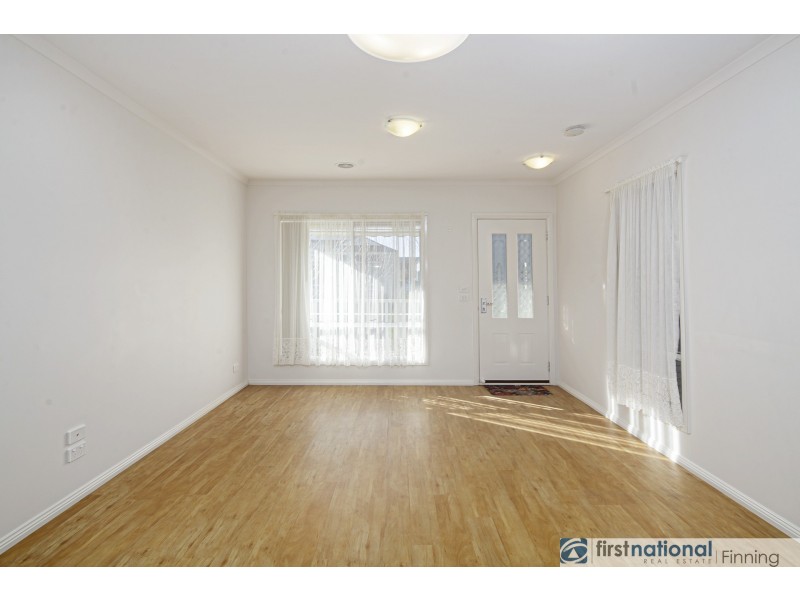 16/2 Cameron Street, Cranbourne East VIC 3977