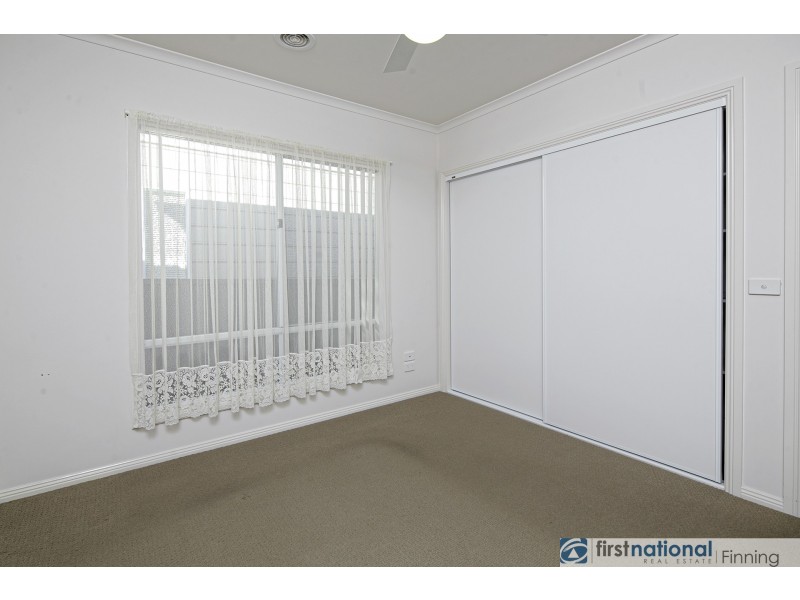 16/2 Cameron Street, Cranbourne East VIC 3977