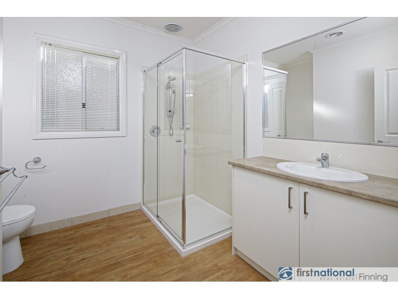 16/2 Cameron Street, Cranbourne East VIC 3977