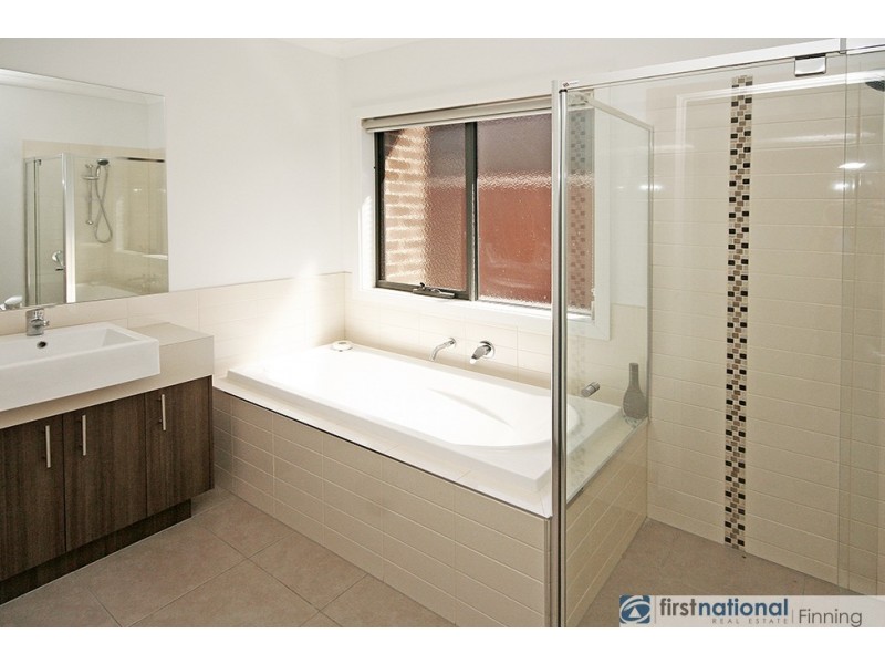 20 Ferrari Drive, Cranbourne East VIC 3977