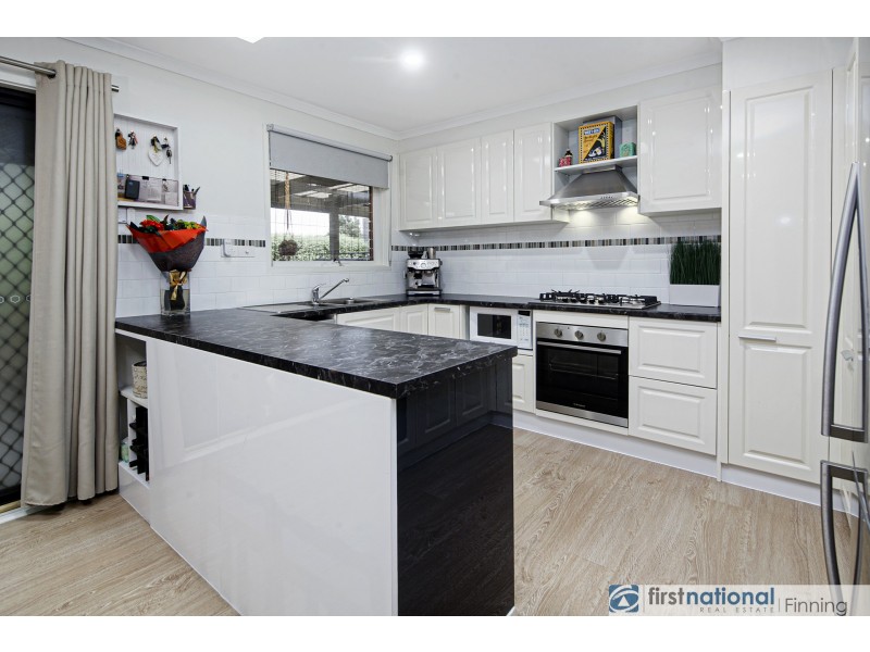 29 Courtenay Avenue, Cranbourne North VIC 3977