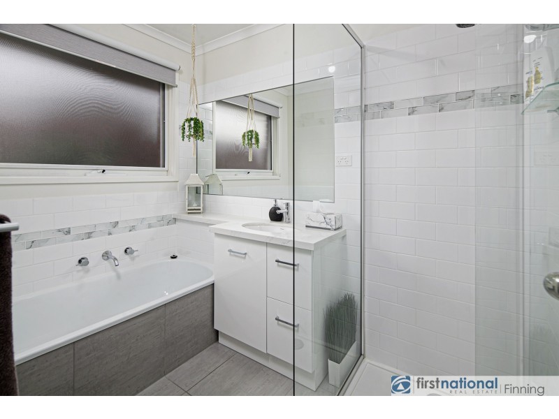 29 Courtenay Avenue, Cranbourne North VIC 3977