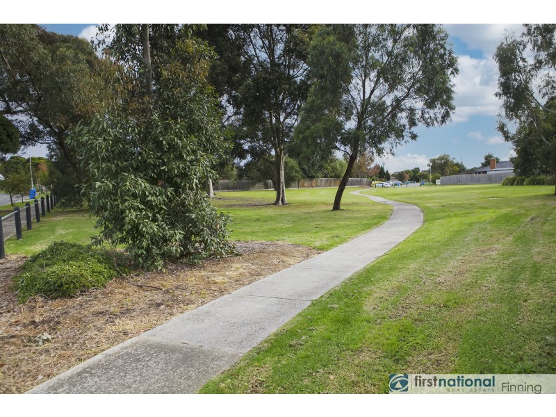 29 Courtenay Avenue, Cranbourne North VIC 3977
