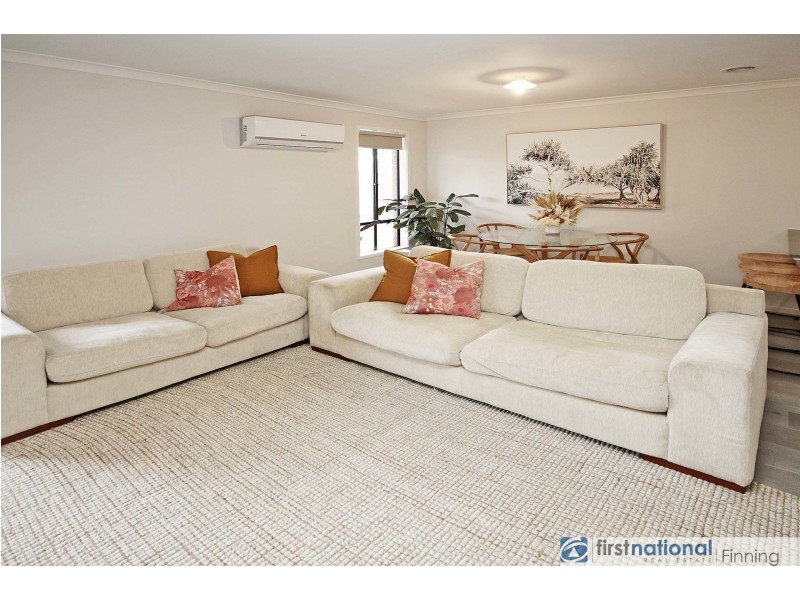 8 Tin Alley Avenue, Clyde VIC 3978