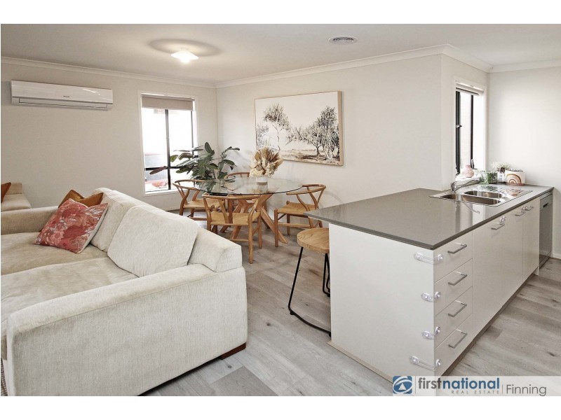 8 Tin Alley Avenue, Clyde VIC 3978