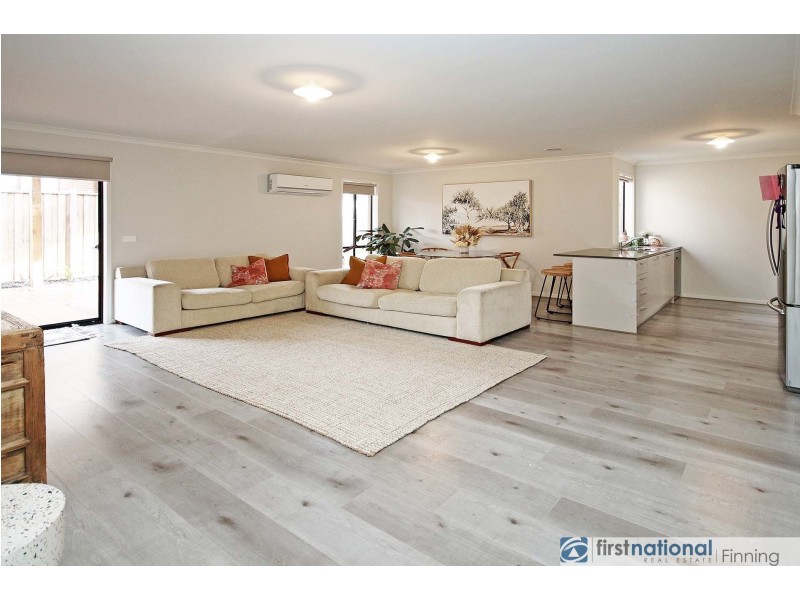 8 Tin Alley Avenue, Clyde VIC 3978