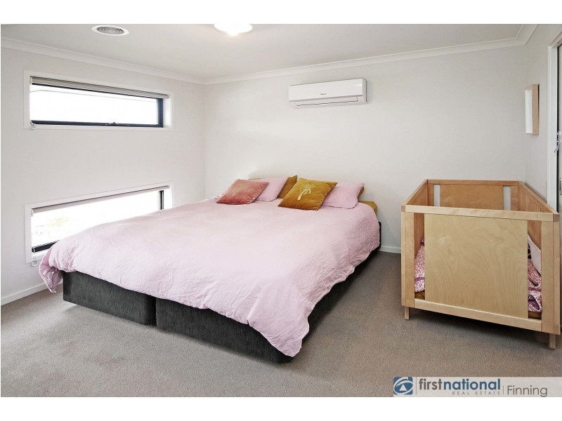 8 Tin Alley Avenue, Clyde VIC 3978