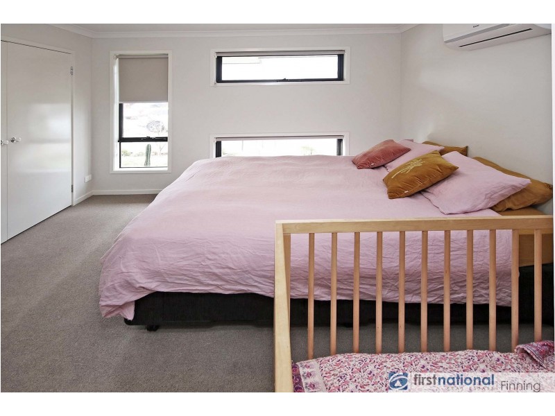 8 Tin Alley Avenue, Clyde VIC 3978