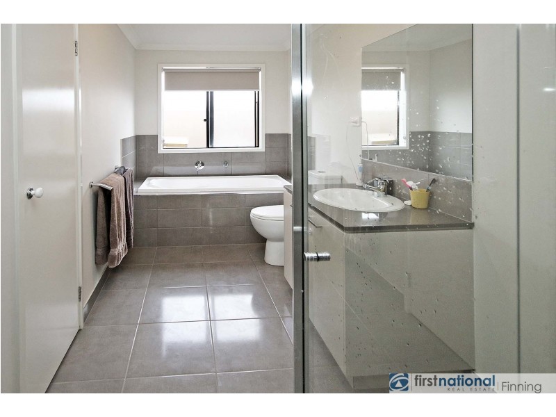 8 Tin Alley Avenue, Clyde VIC 3978