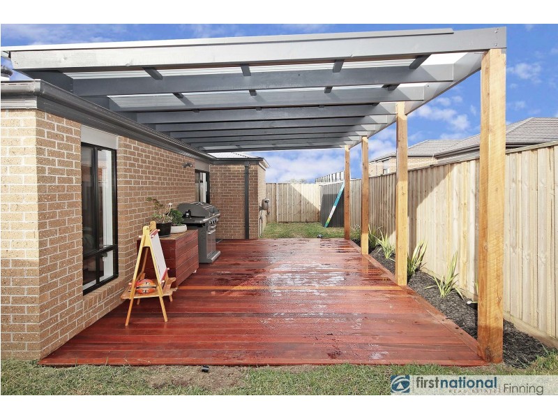 8 Tin Alley Avenue, Clyde VIC 3978