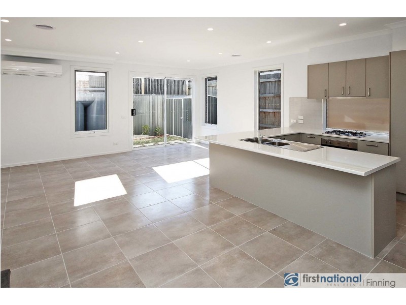 3/2 Mundaring Drive, Cranbourne VIC 3977