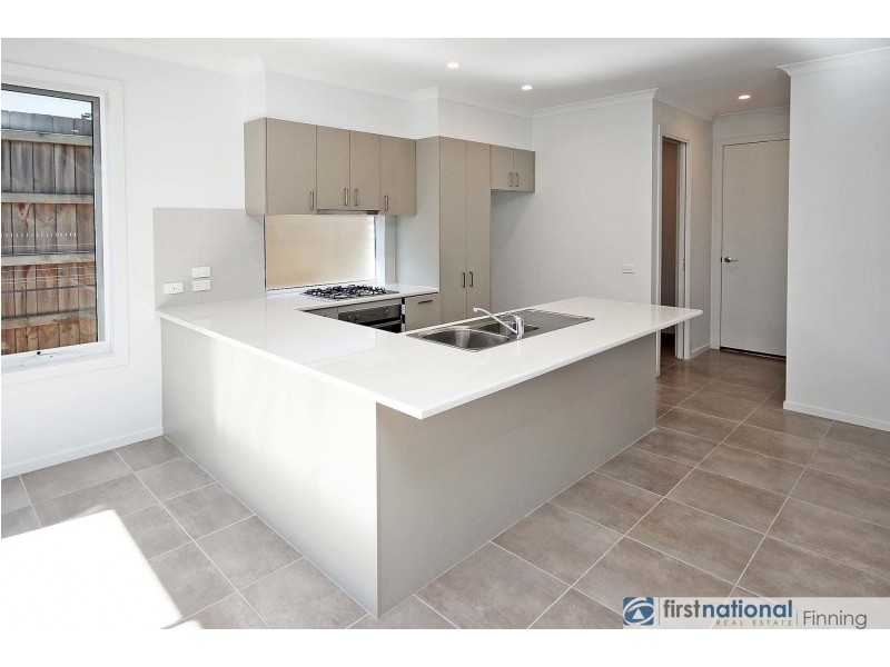 3/2 Mundaring Drive, Cranbourne VIC 3977