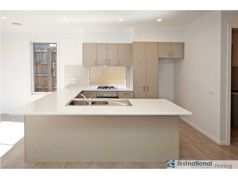 3/2 Mundaring Drive, Cranbourne VIC 3977