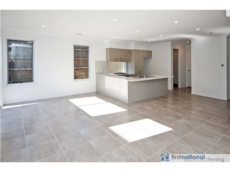 3/2 Mundaring Drive, Cranbourne VIC 3977