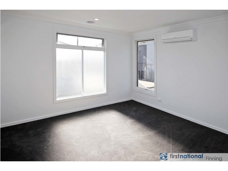 3/2 Mundaring Drive, Cranbourne VIC 3977