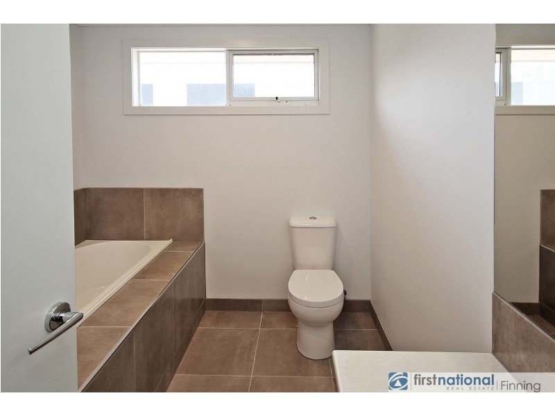 3/2 Mundaring Drive, Cranbourne VIC 3977